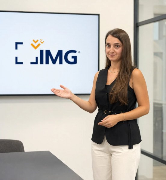 Kübra Dalman präsentiert die Krankenversicherung von IMG / ALC